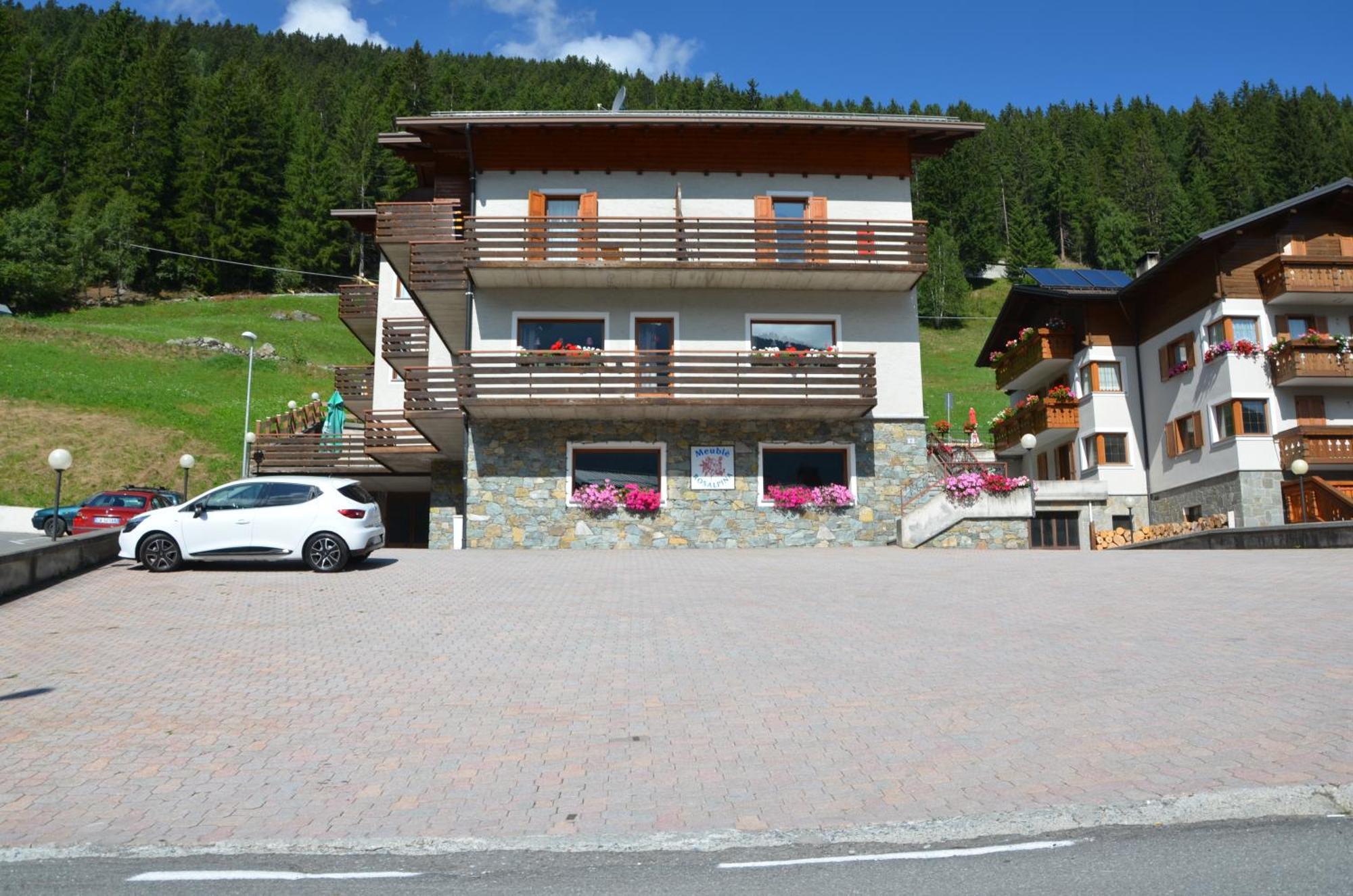 Hotel Meuble Rosalpina Isolaccia Exterior foto